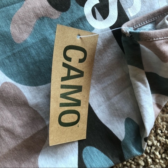 CAMO/ NWT/ slogan racer back tee/ M/ woman’s - Picture 3 of 9